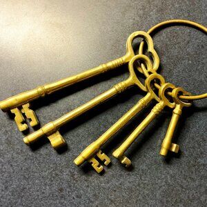 Skeleton Keys on Ring